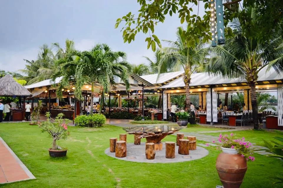 thi-cong-san-vuon-nha-hang-binh-thanh12