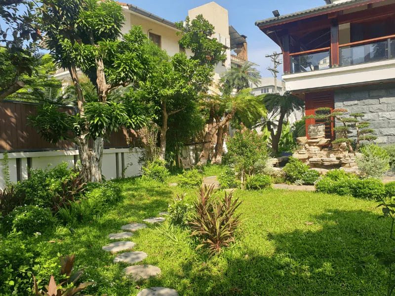 thi-cong-san-vuon-nha-hang-dong-nai6