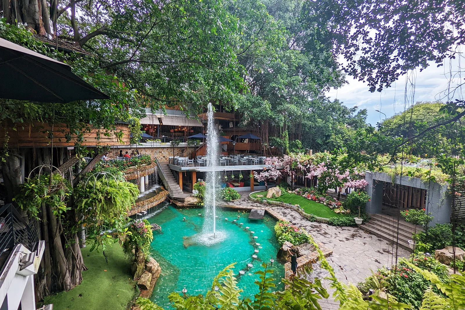 thi-cong-san-vuon-nha-hang-go-vap2