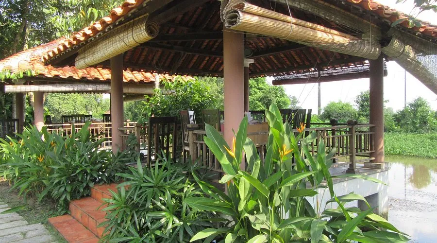 dich-vu-thi-cong-san-vuon-nha-hang-tai-hoc-mon