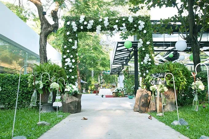 thi-cong-san-vuon-nha-hang-tai-tan-binh