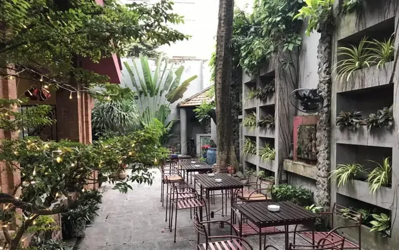 thi-cong-san-vuon-nha-hang-tai-tan-binh3