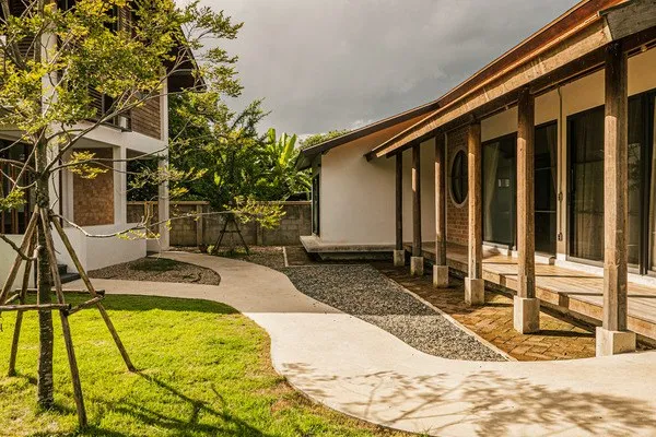 thi-cong-san-vuon-phong-cach-resort-cho-nha-hang7