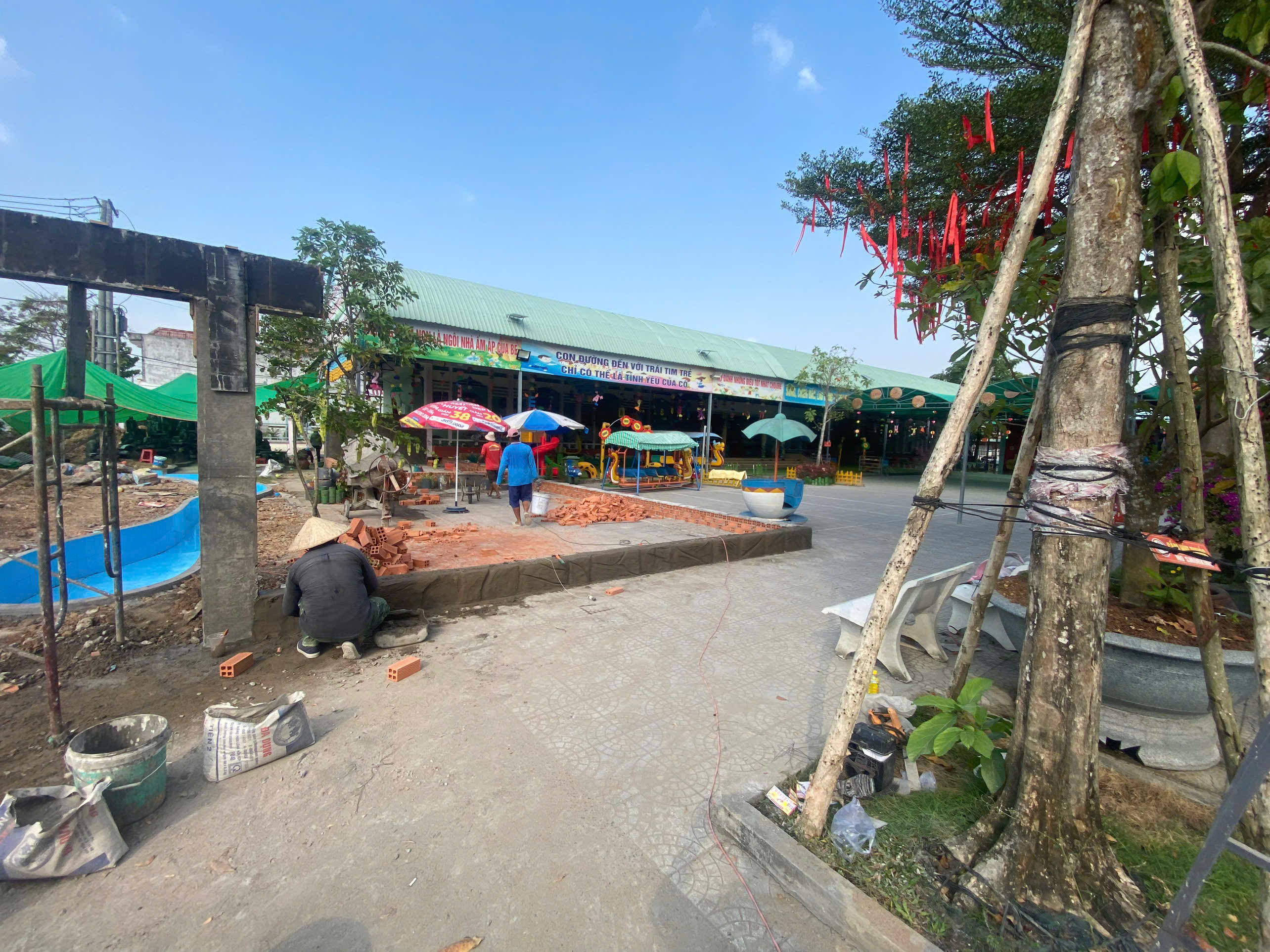 thi cong san vuon truong mam non tai tay ninh (3)