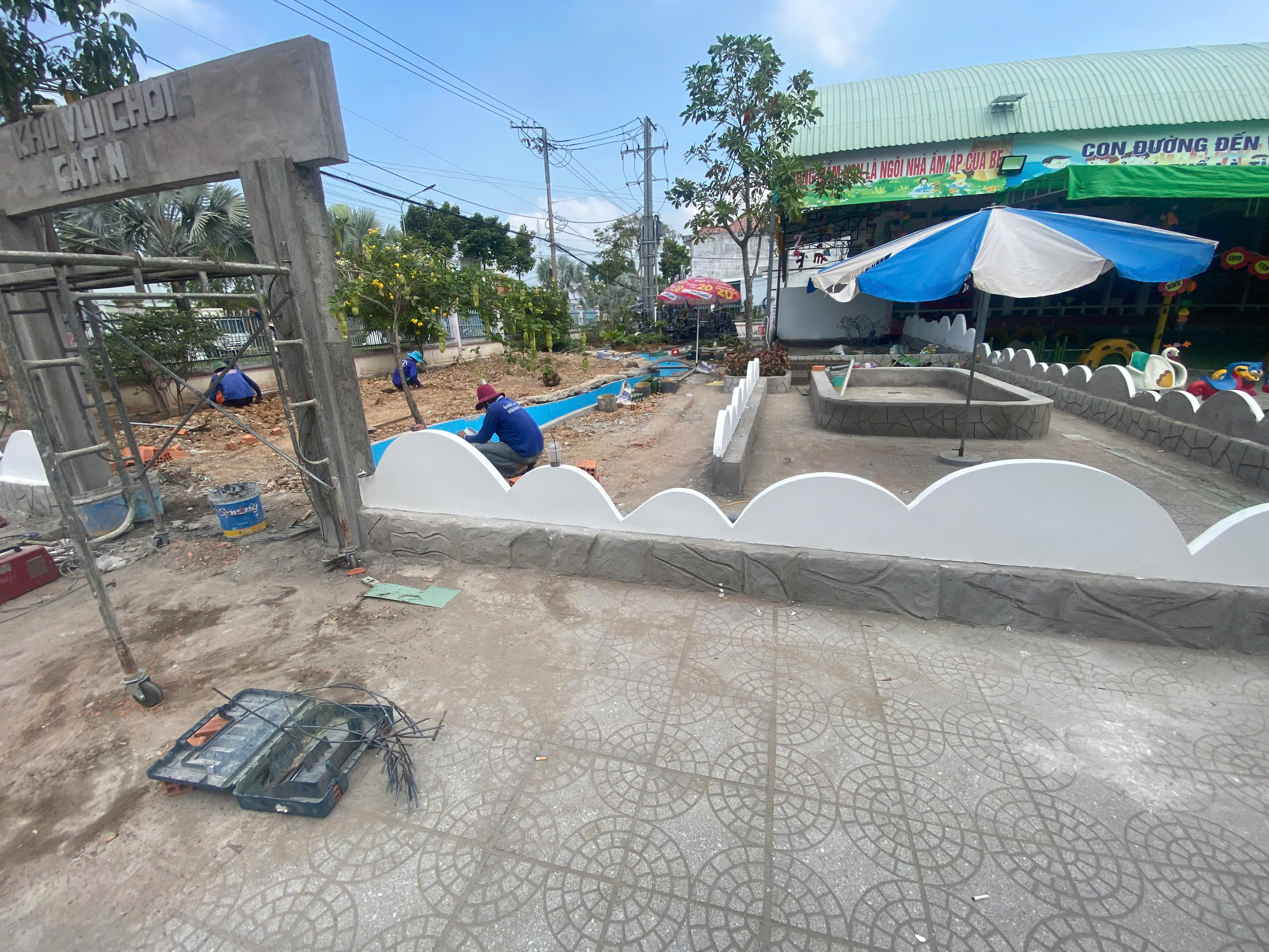thi cong san vuon truong mam non tai tay ninh (7)