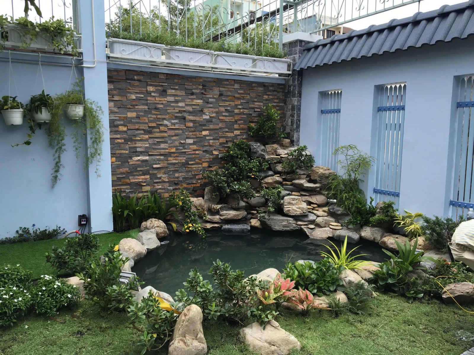 Hòn Non Bộ Hồ Cá Koi Ngoài Trời