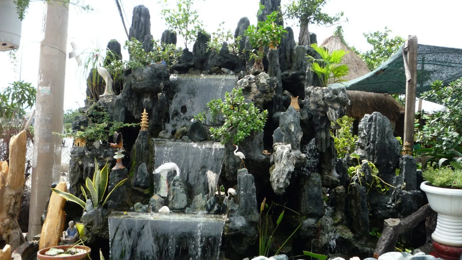 nhung-dieu-kieng-ky-khi-dat-hon-non-bo-trong-nha-chuan-phong-thuy-1