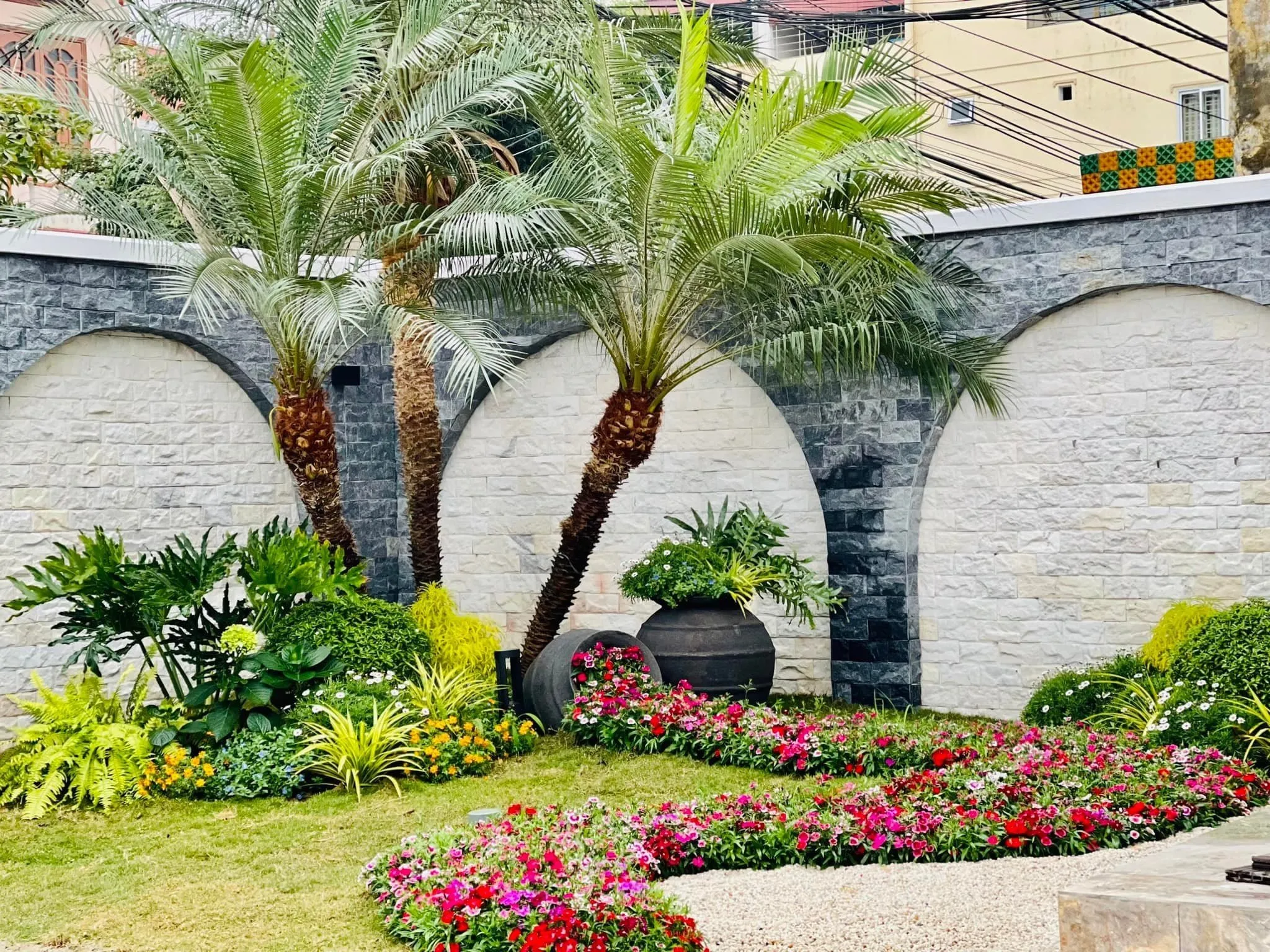 tiểu cảnh sân vườn trước nhà