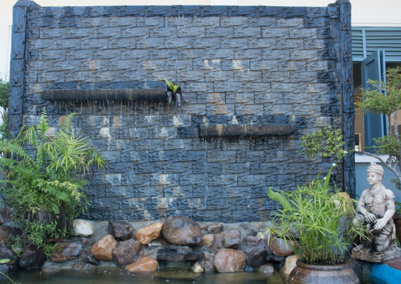 Tường thác nước ngoài trời
