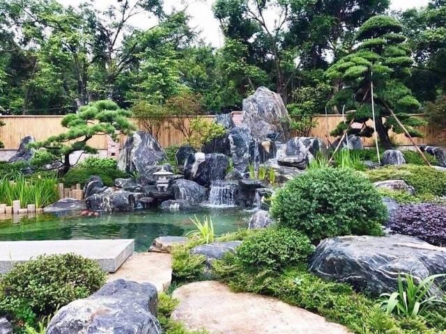 Hòn non bộ và thác nước