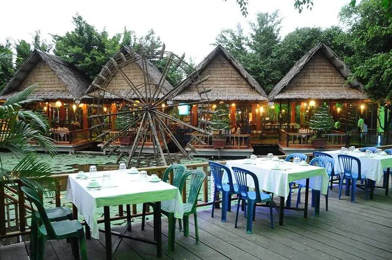 thi-cong-san-vuon-nha-hang-tien-giang