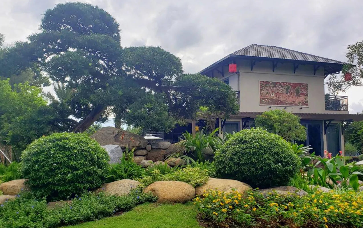 thi-cong-san-vuon-nha-hang-tien-giang5