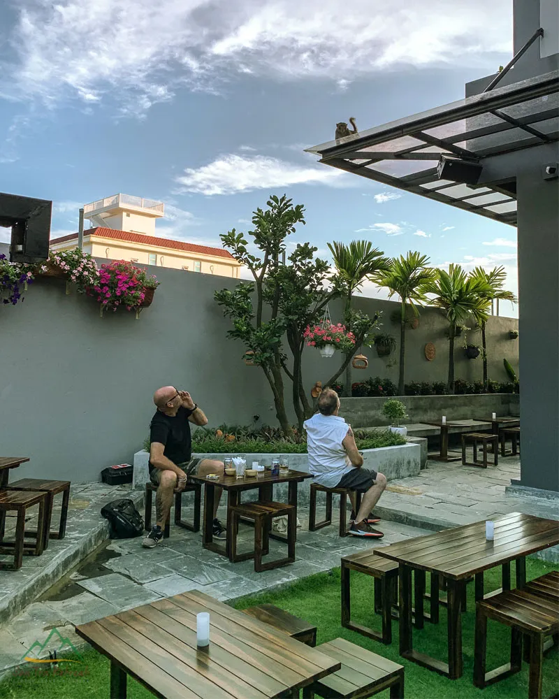 thi-cong-san-vuon-nha-hang-tra-vinh4